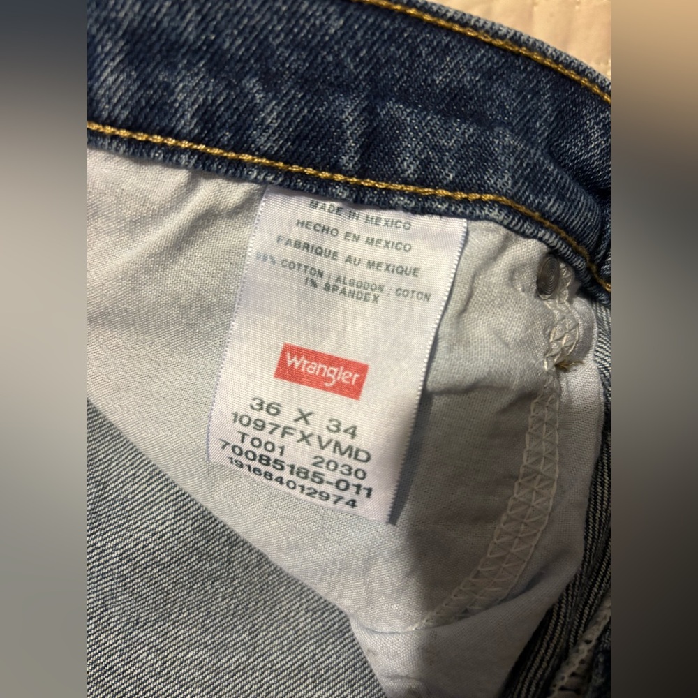 NWOT Men’s Wrangler Straight Leg Jeans - Picture 5 of 5